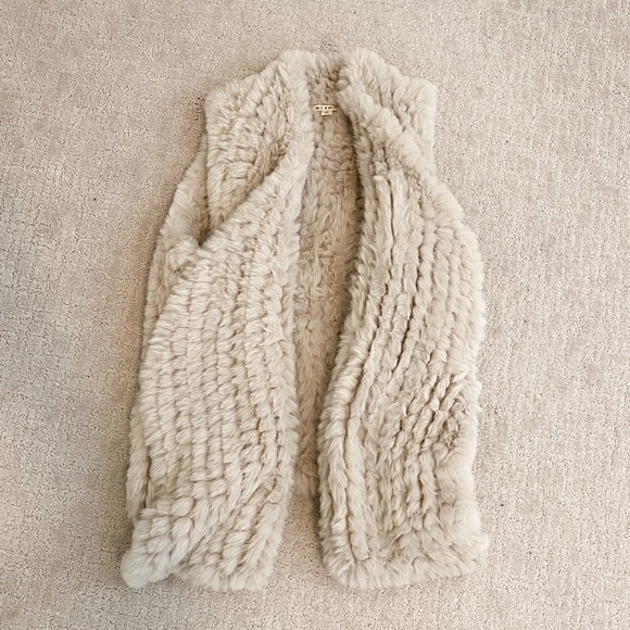 Buttery Soft Faux Fur Vest - Picture 3 of 5